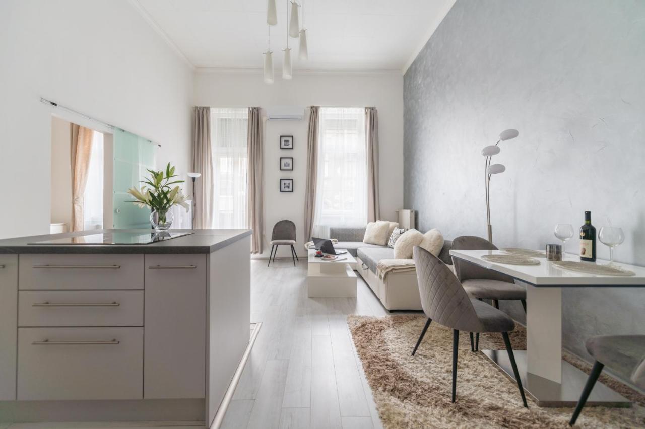 Downtown Gem Aircond Close To Heroes' Square Budapest Luaran gambar
