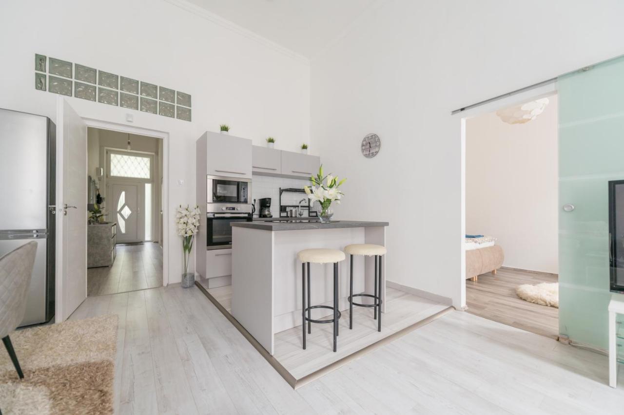 Downtown Gem Aircond Close To Heroes' Square Budapest Luaran gambar
